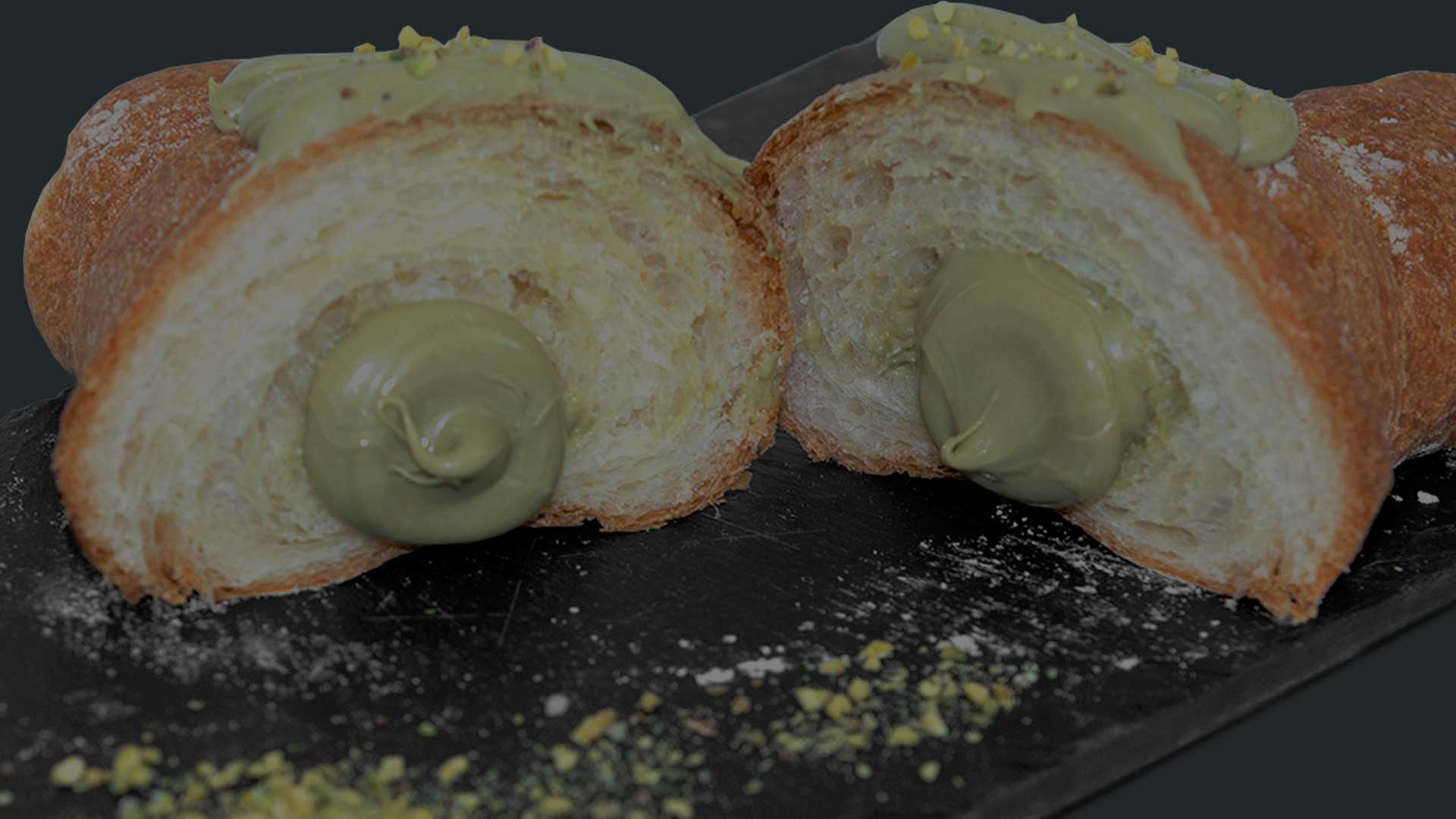 foodjoy-sweet-bakery-laboratorio-pasticceria-cantu-brioches-pasticcini-torte-caffe-brioches-pistacchio-su-pietra-002