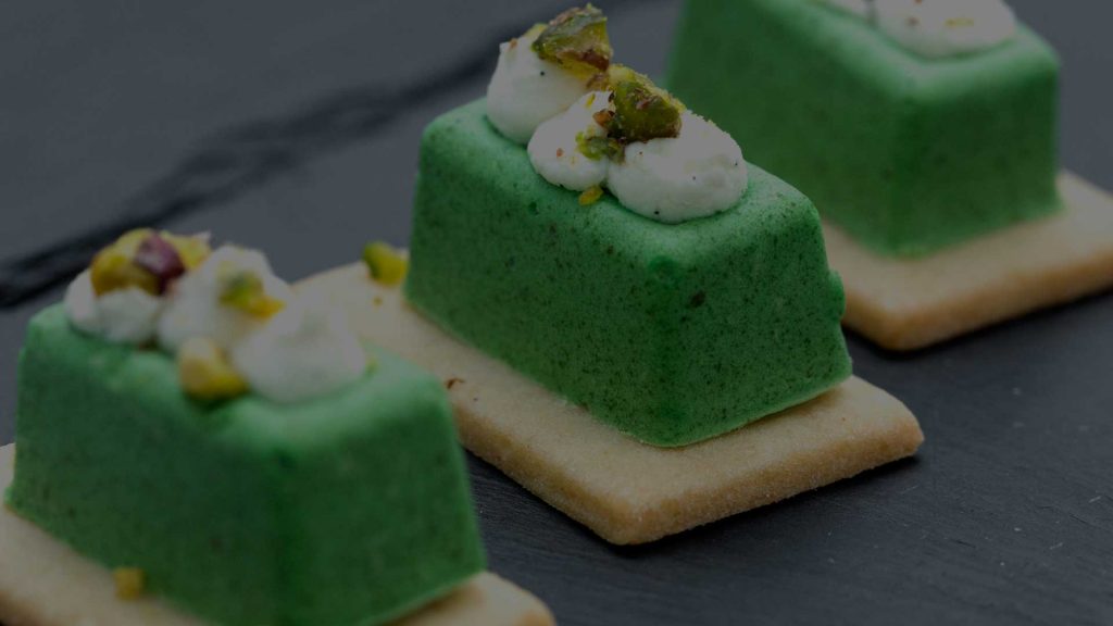 foodjoy-sweet-bakery-laboratorio-pasticceria-cantu-brioches-pasticcini-torte-caffe-pasticcini-pistacchio-su-pietra